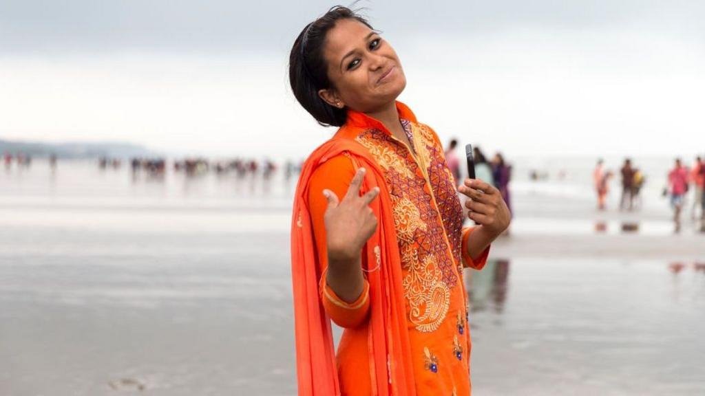 'বারবার প্রশ্ন করছিল, আমার সাথে কেউ নেই? আমি বিবাহিত নাকি অবিবাহিত?'