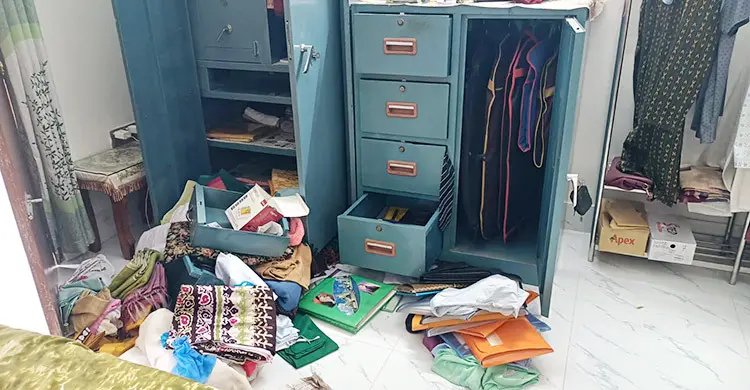 গ্রিল কেটে ঘরে ঢুকল ডাকাত দল, বৃদ্ধ দম্পতিকে জিম্মি করে লুটপাট