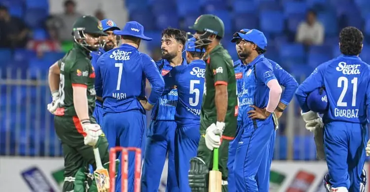 ইমন-সাইফের লড়াইয়ের পরও ১৬০ রানে অলআউট বাংলাদেশ