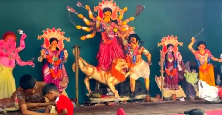 জমি নিয়ে দুই পক্ষের বিরোধে আটকে গেল প্রতিমা বিসর্জন
