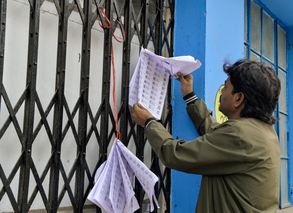 পশ্চিমবঙ্গের এসআইআর ট্রাইব্যুনালে লক্ষ লক্ষ আবেদন ছয় মাস পরও ঝুলে আছে কেন- একজন বিচারকের ব্যাখ্যা