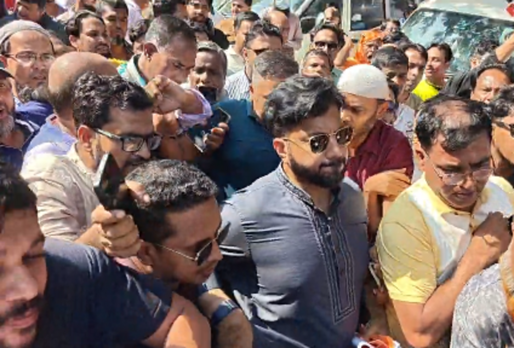 শেষপর্যন্ত প্রতিমন্ত্রীর পদ ছাড়লেন ইশরাক হোসেন