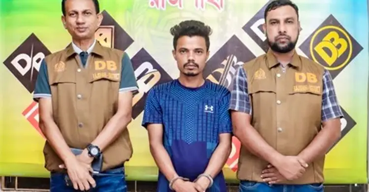 ট্রাকচালকের সিটের নিচে ৭ হাজার ৩৭৫ ইয়াবা
