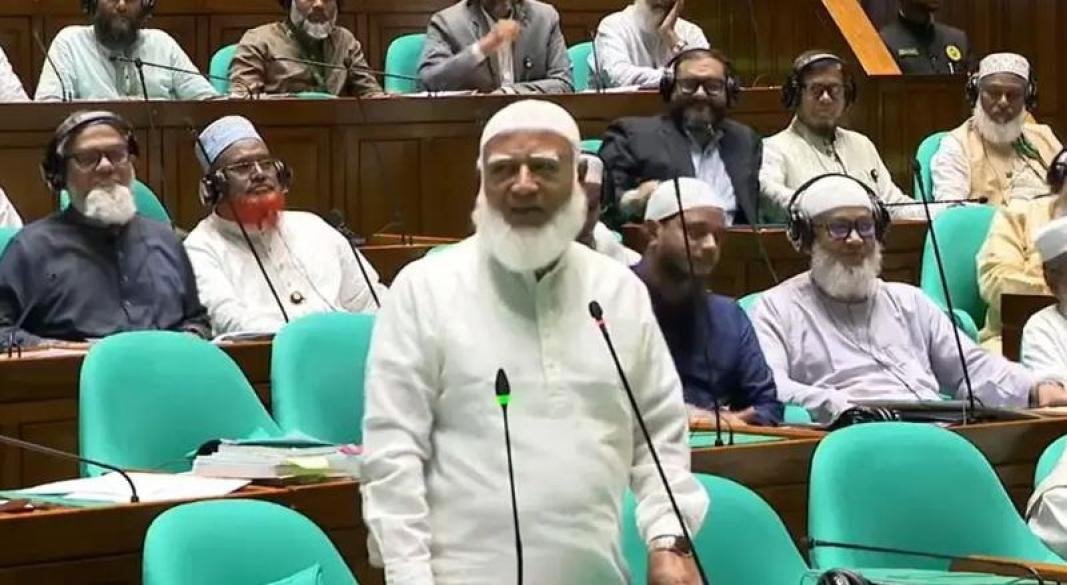 আড়াইশ কোটি টাকার শেয়ার কেলেঙ্কারি, সাকিবসহ ১৫ জনের নথি জব্দ