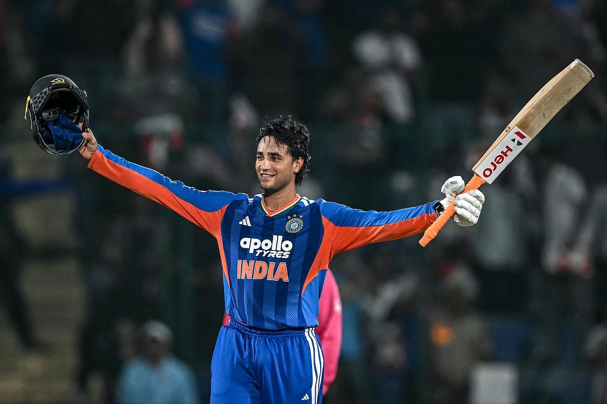 ৩০ বলে সেঞ্চুরি, পাওয়ার প্লেতে বিশ্ব রেকর্ড—ঝোড়ো ব্যাটিংয়ে অভিষেকের ইতিহাস