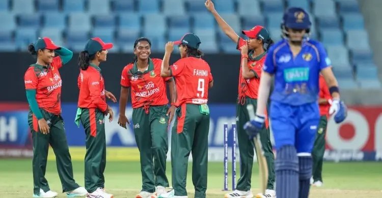আবারও বাঁচালেন সেই বোলাররাই, স্বস্তির জয়ে সেমিতে বাংলাদেশ