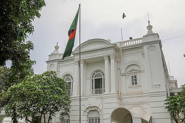 আদালত অবমাননার অভিযোগে দুই আইনজীবীকে ট্রাইব্যুনালে হাজির হওয়ার নির্দেশ