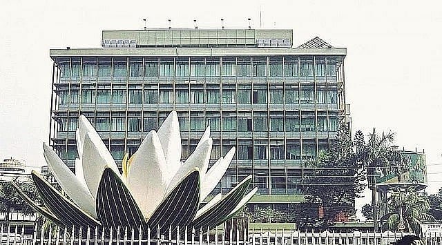 বাংলাদেশ ব্যাংকের বিপুল মুনাফার আড়ালে কী