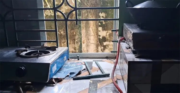 বোয়ালখালীতে অস্ত্রের মুখে জিম্মি করে তিন ঘরে ডাকাতি