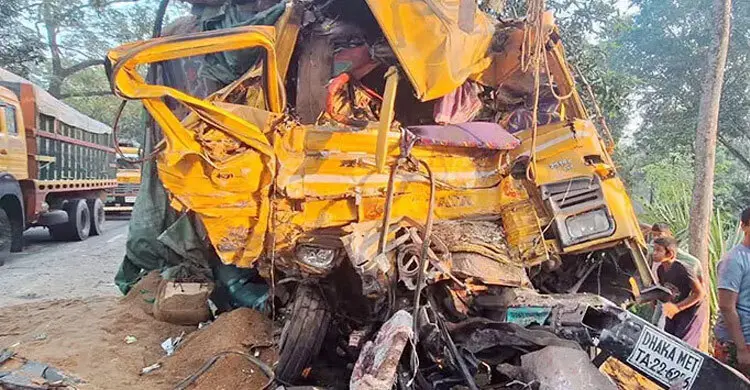 বরগুনা থেকে ১০ যাত্রী নিয়ে যাত্রা শুরু করেছিল বাসটি