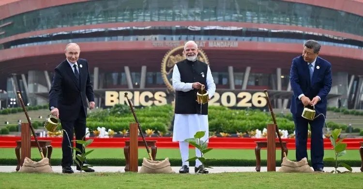 ব্রিকসের মঞ্চে বন্ধুত্বের ছবি, আড়ালে ভিন্ন হিসাব