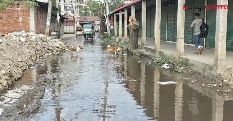 বৃষ্টি নেই তবুও জলাবদ্ধতা, ভোগান্তিতে বাসিন্দারা