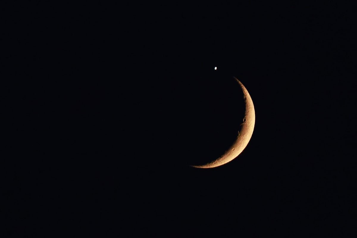 চাঁদের পাশে শুক্র গ্রহ কেন দেখা গেল