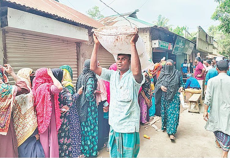 চীনে চড়ুই নিধন, গুদাম ভরা সার ও কৃষকের হাতে হাতকড়া