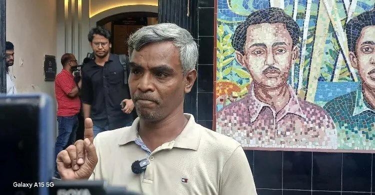 ডাকসুর সংগ্রহশালায় জিন্নাহর ছবি ছিঁড়ে ফেললেন ঢাবি শিক্ষার্থী