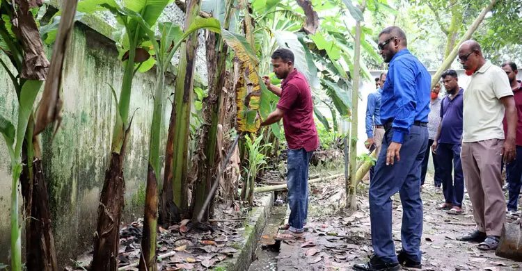 ডেঙ্গু প্রতিরোধে পুলিশের পরিচ্ছন্নতা অভিযান