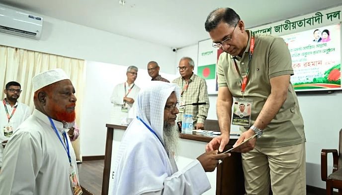 ঢাকা-১৭ আসনের বিভিন্ন ধর্মীয় উপাসনালয়ে আর্থিক অনুদান প্রদান প্রধানমন্ত্রীর
