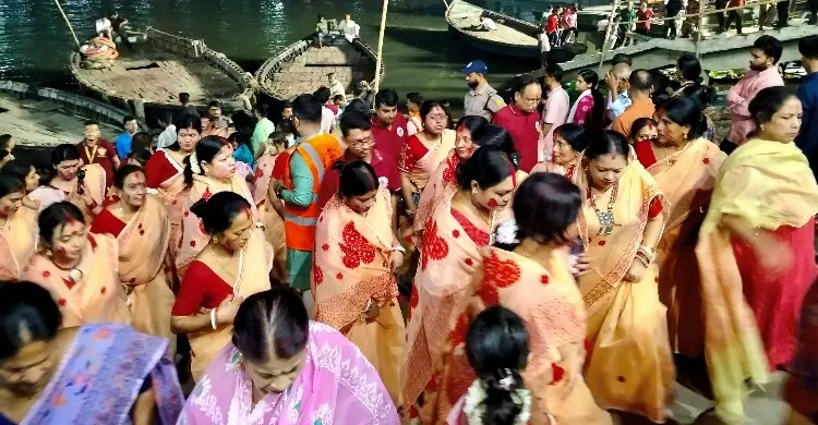 ঢাকের শব্দে বিদায়, বুড়িগঙ্গার ঘাটে আগামী বছরের অপেক্ষা