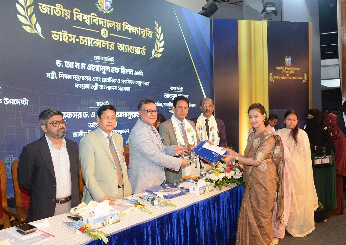 জাতীয় বিশ্ববিদ্যালয়ের ভাইস চ্যান্সেলর অ্যাওয়ার্ড পেলেন ৫৭ শিক্ষার্থী, ৪৯২১ শিক্ষার্থী পেল শিক্ষাবৃত্তি