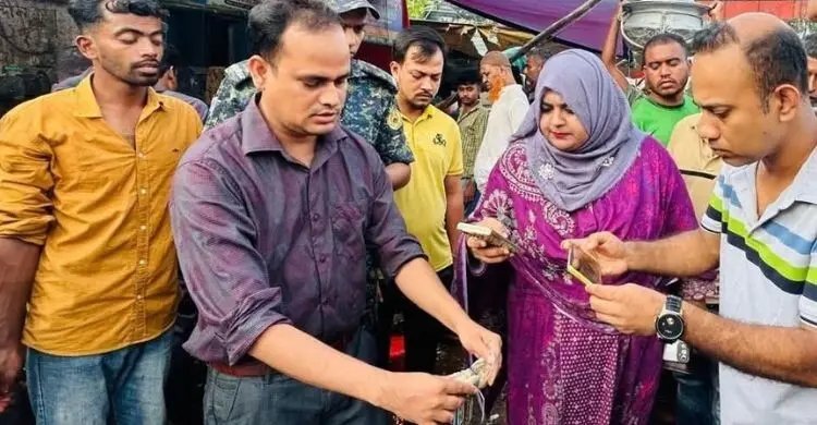 জেলি পুশ করা ১০৫ কেজি চিংড়ি জব্দ, ৩ আড়তকে জরিমানা