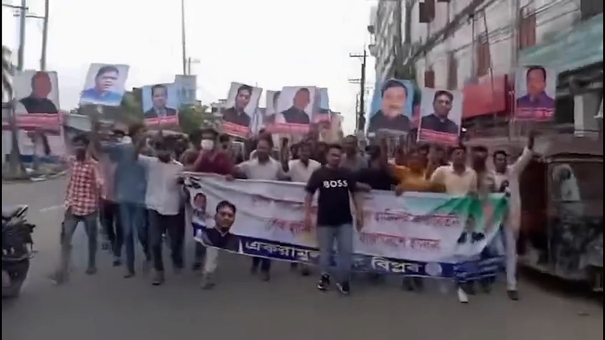 কার্যক্রম নিষিদ্ধ আওয়ামী লীগের পক্ষে হঠাৎ মিছিল, আটক ৩