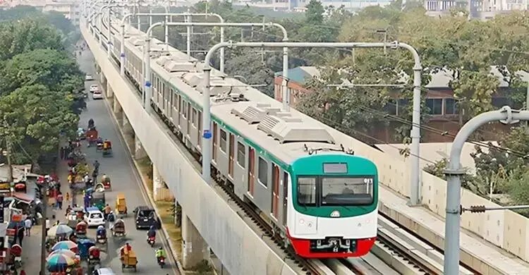 ঢাবি এলাকায় মেট্রোরেলের তারে কাপড়, ৪০ মিনিট বন্ধ ছিল চলাচল