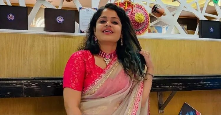 ‘মুসলিমদের চেয়ে হিন্দুরাই বেশি গরুর মাংস খায়’, বিতর্কে অভিনেত্রী