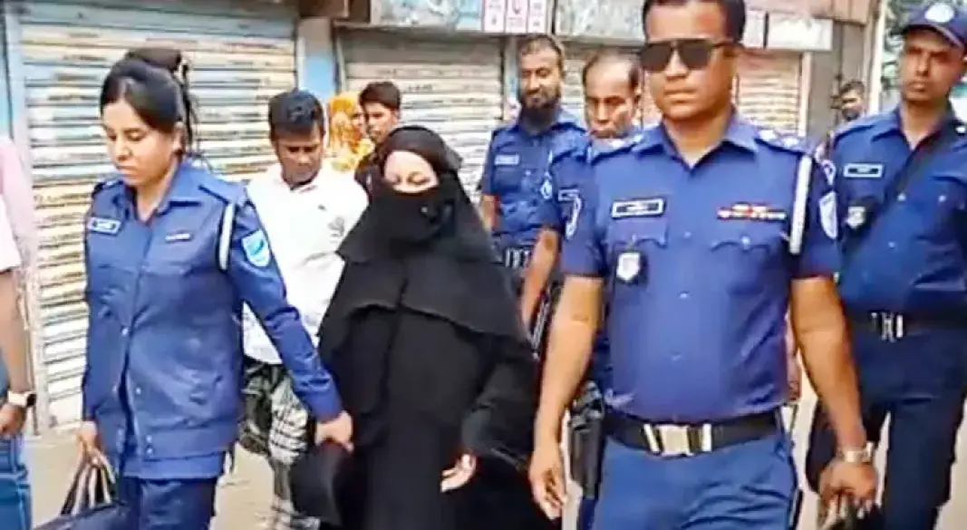 ফতুল্লায় স্বামীকে গলাকেটে হত্যার অভিযোগ, স্ত্রী গ্রেফতার; হত্যাকাণ্ডে জড়িত অন্যদেরও গ্রেফতারের দাবি পরিবারের