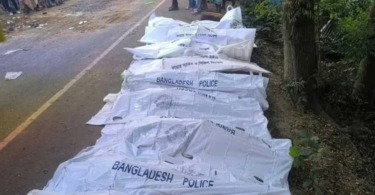 নাটোরে বাস-ট্রাকের মুখোমুখি সংঘর্ষ, নিহত ১০