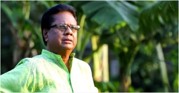 অভিনেতা সাদেক বাচ্চুকে রেলস্টেশনে কেন পাথর ছুড়ে মেরেছিল দর্শক?