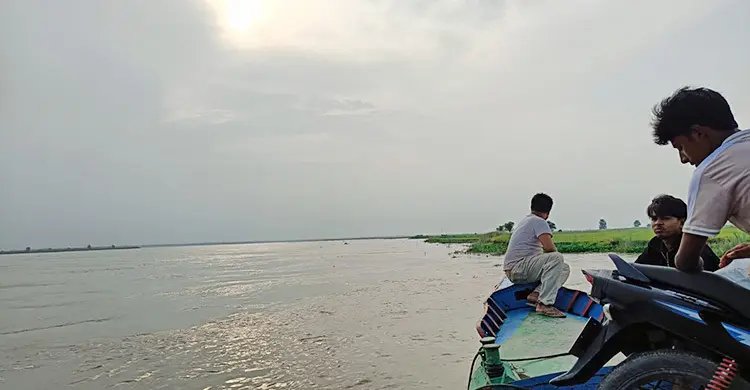 পদ্মার তীরে নারীর অর্ধগলিত মরদেহ, ওড়নার সঙ্গে বাঁধা ছিল সিমেন্টের ব্লক