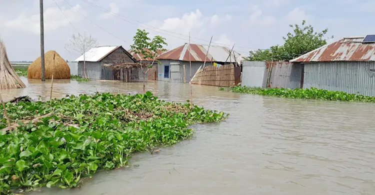 পদ্মায় পানি বাড়ার গতি কমলেও বেড়েছে দুর্ভোগ