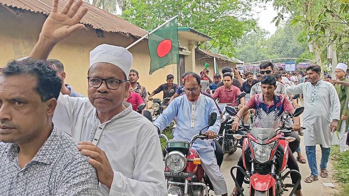 প্রার্থিতা জানান দিতে কয়েক শ মোটরসাইকেল নিয়ে শোডাউন, তিন হাজার মানুষের ভূরিভোজ