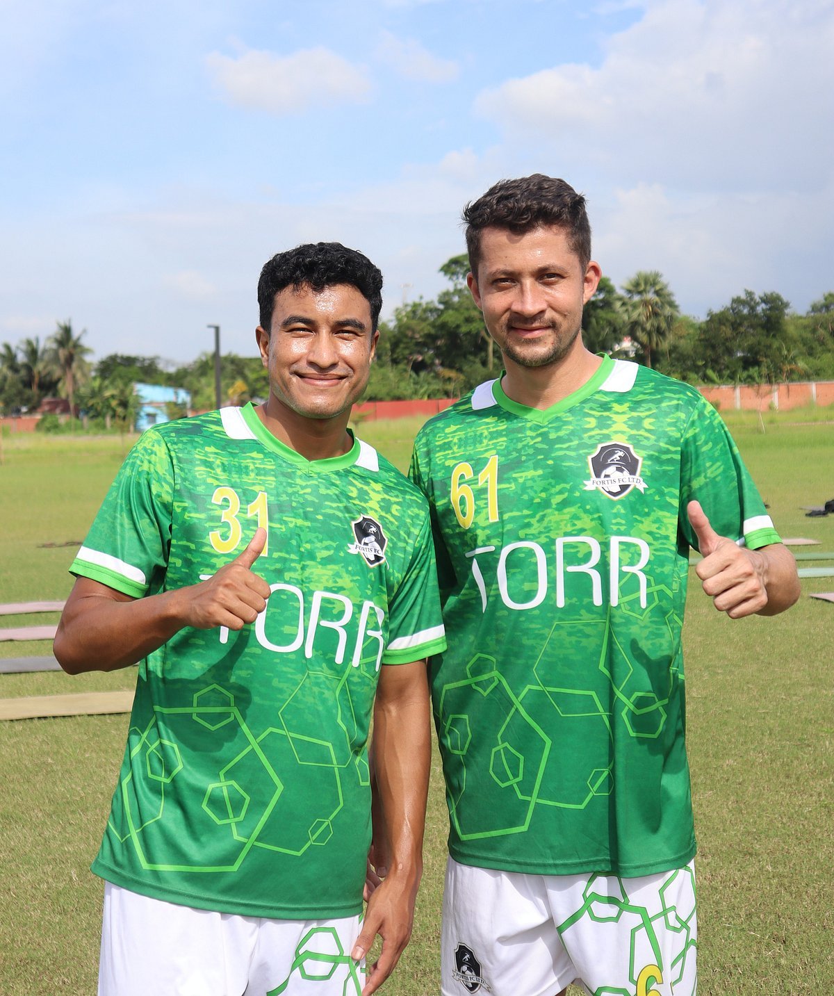 রুটিরুজির টানে বাংলাদেশে নেপালের তারকারা
