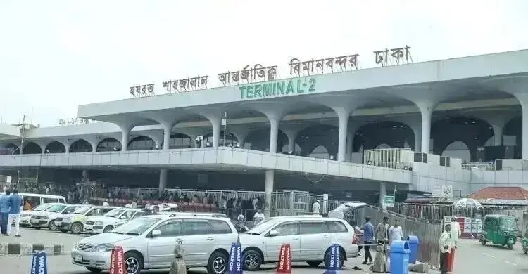 শাহজালালে এক ফ্লাইটের ৭ যাত্রীর ব্যাগে ৩৮.৫ লিটার বিদেশি মদ
