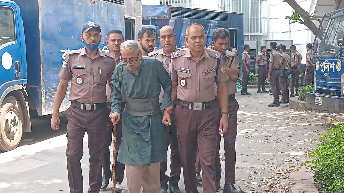শাহরিয়ার কবিরকে হুইলচেয়ার ব্যবহারের অনুমতি ট্রাইব্যুনালের