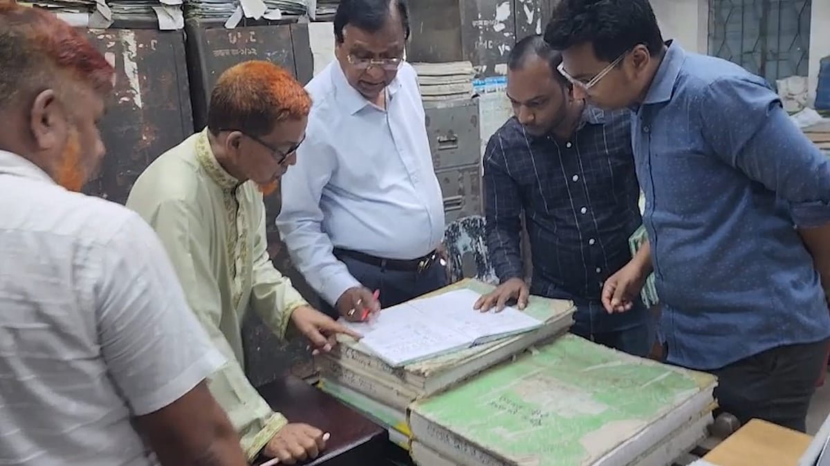 সকাল ৯টা ২ মিনিটে ফটক বন্ধ করলেন প্রশাসক, দেখলেন অনুপস্থিত ২৫ শতাংশ