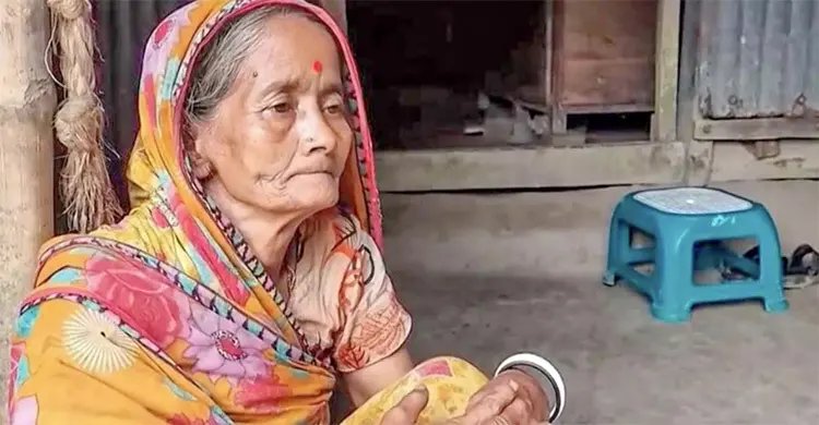 সন্তানরা খোঁজ নেয় না, অসুস্থ স্বামীকে নিয়ে অবলার জীবনযুদ্ধ