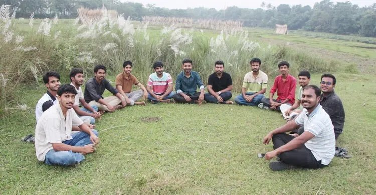 শরতের শুভ্র মেঘমালা আর কাশফুলের মাঝে কিছুক্ষণ