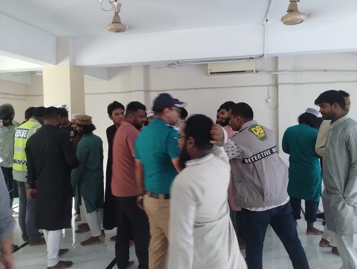 তেজগাঁও কলেজের মসজিদ থেকে উগ্রবাদী সন্দেহে আটক ২৩