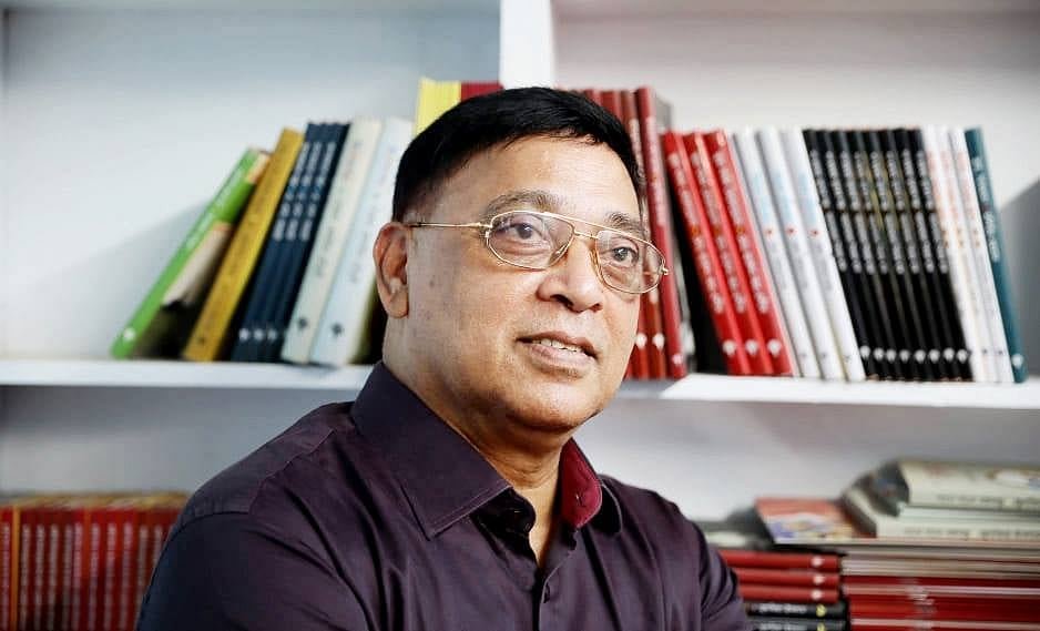 ভ্যাপিং আসলে তরুণদের ধীরে ধীরে এক অদৃশ্য মাদকের জালে আটকে ফেলছে