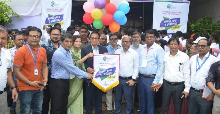 যশোরে এনজিওর চাকরি মেলায় চাকরিপ্রার্থীদের ঢল